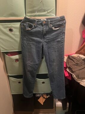 Universal Thread Straight-Leg Women's Jeans in Medium Blue
